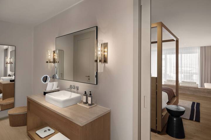 Room 60 of 192