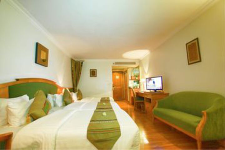 Room 35 of 68