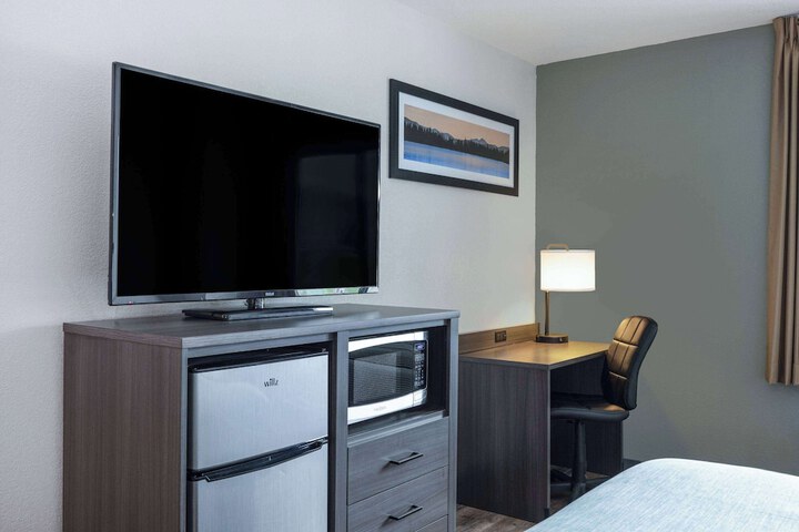 Room 12 of 30