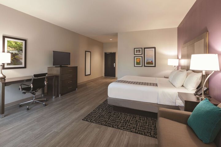 1 King Bed (22 of 22)