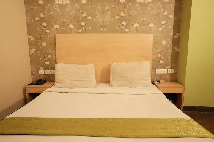 Room 33 of 46