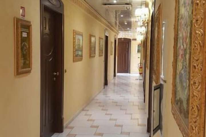 Ballroom/Hall 17 of 21