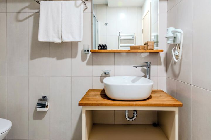 Room 143 of 170