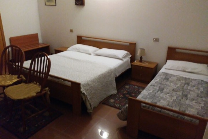 Room 5 of 20