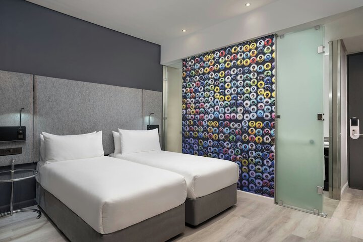 Room 25 of 89