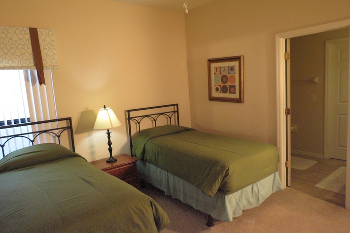 Room 6 of 18