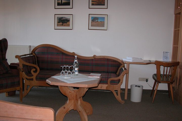 Room 34 of 66