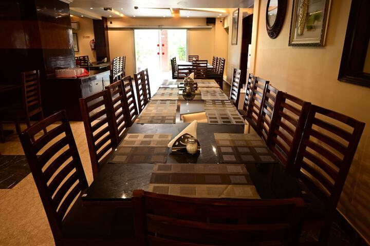 Dining 76 of 102