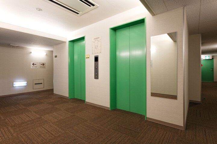 Ballroom/Hall 27 of 34