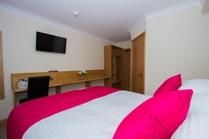 Room 4 of 28
