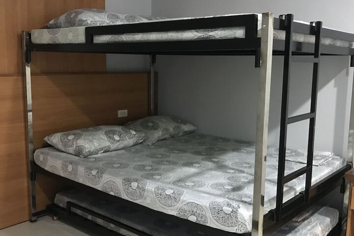 Room 3 of 9