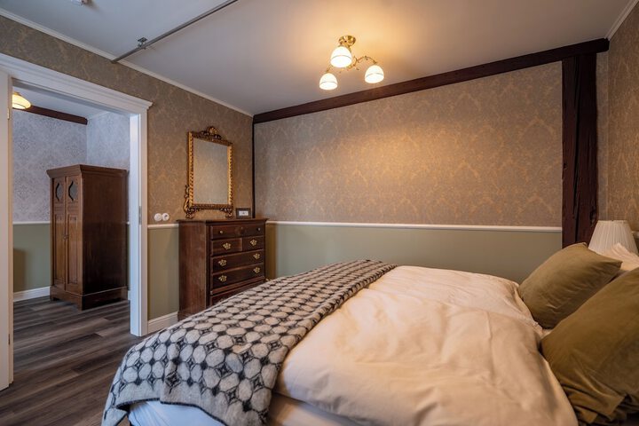 Room 42 of 179
