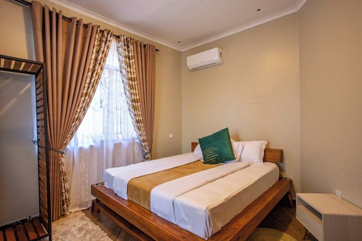 Room 2 of 48