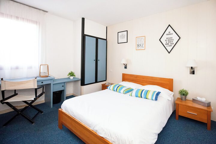 Room 4 of 30