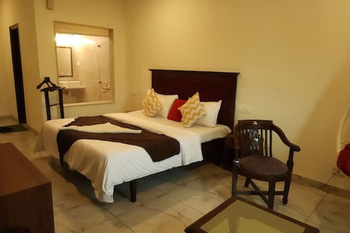 Room 10 of 28