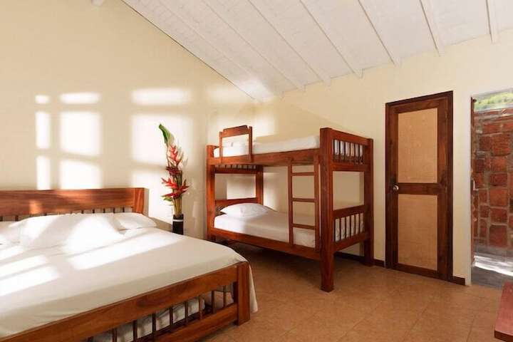 Room 4 of 33