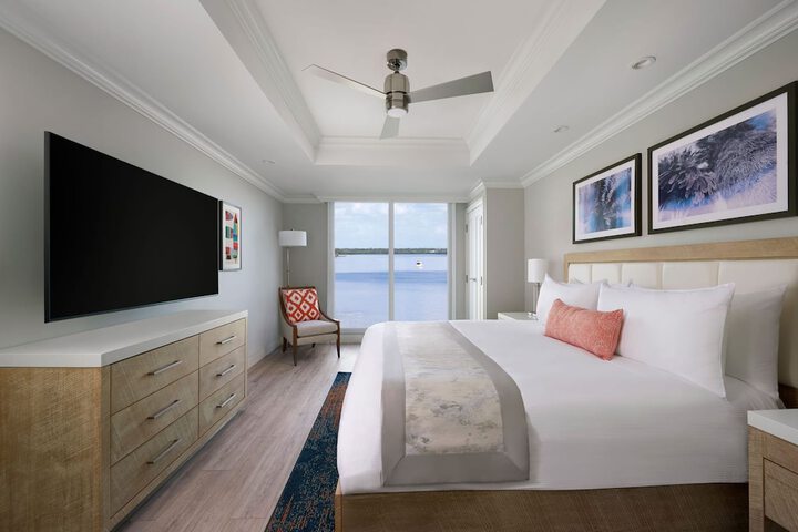 1 King Bed Hearing Accessible (8 of 26)