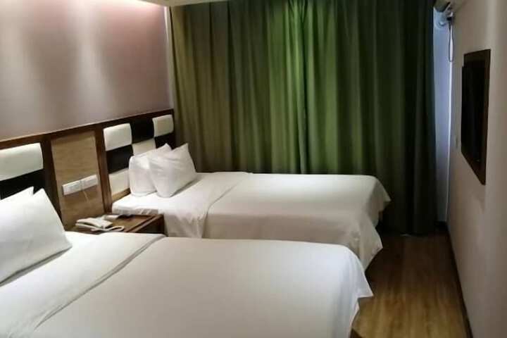 Room 11 of 15