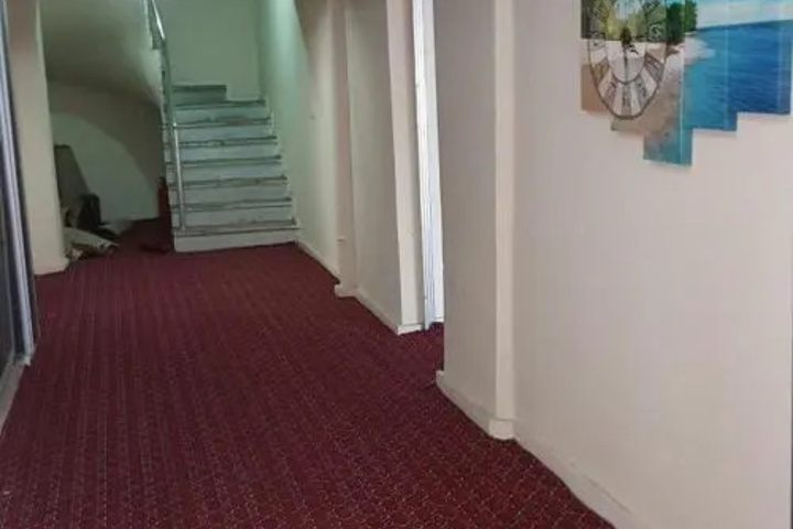 Room 7 of 9