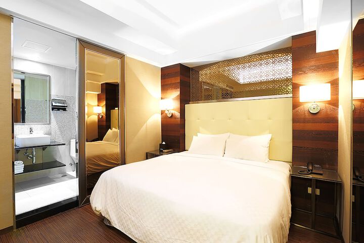 Room 4 of 15
