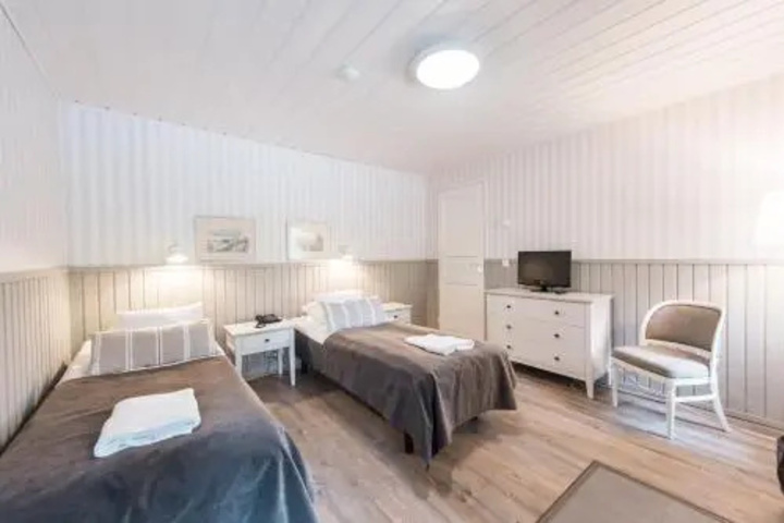 Room 4 of 5