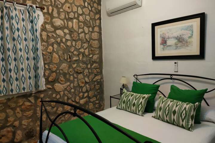 Room 12 of 34