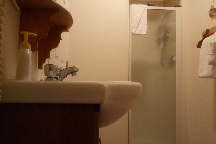 Room 32 of 60