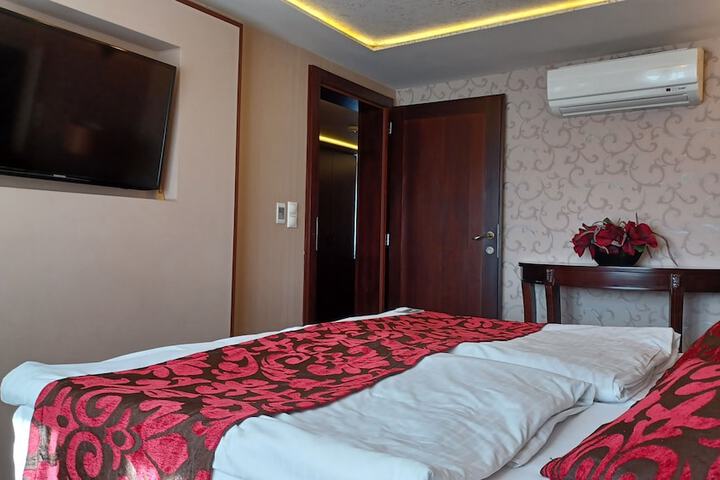 Room 13 of 64
