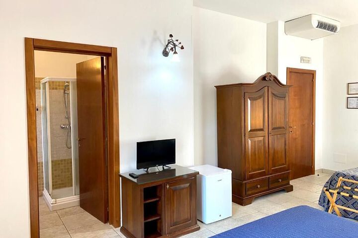 Room 76 of 78