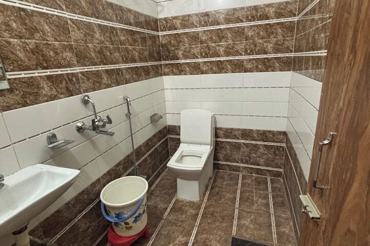 Room 10 of 13