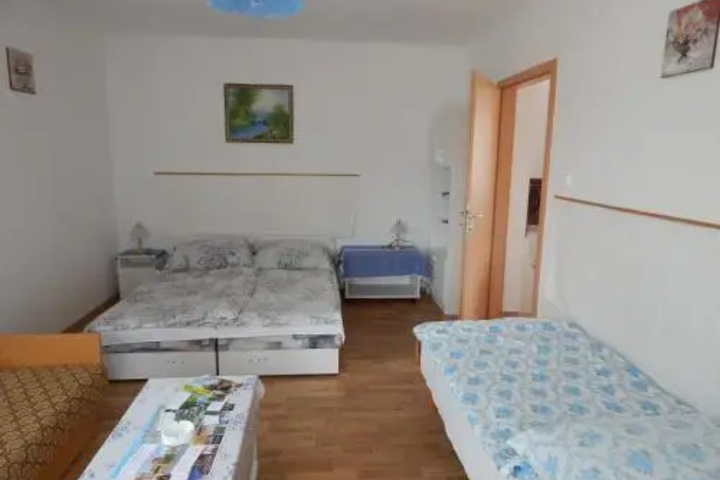 Room 3 of 10