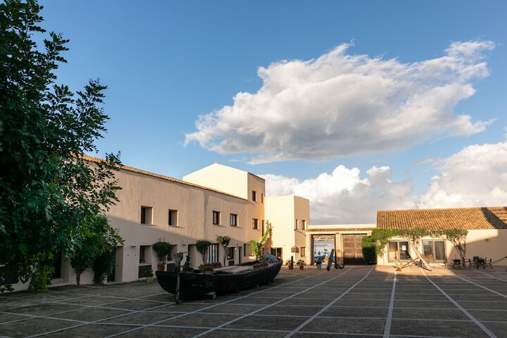 Hotel Exterior 110 of 135