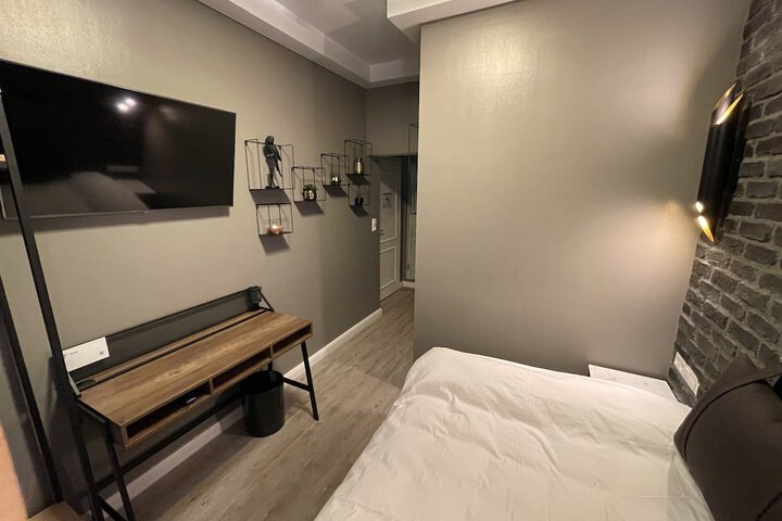 Room 9 of 63