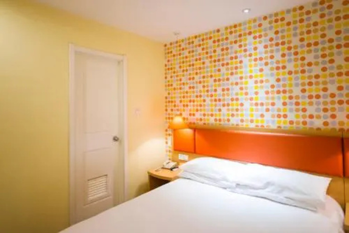 Room 20 of 28