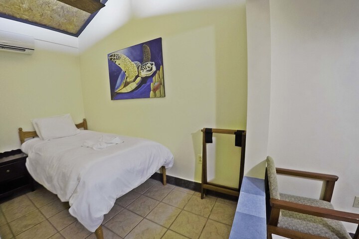 Room 8 of 258