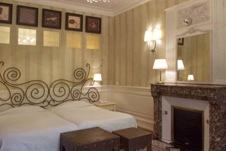 Room 6 of 35