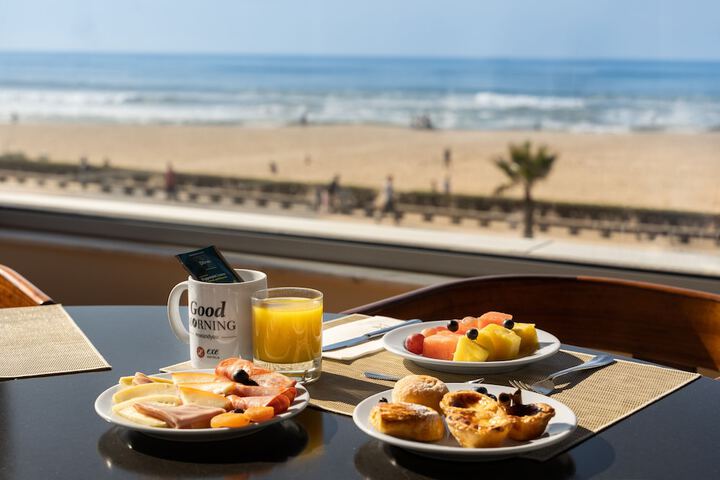 Breakfast/Coffee Service 114 of 135