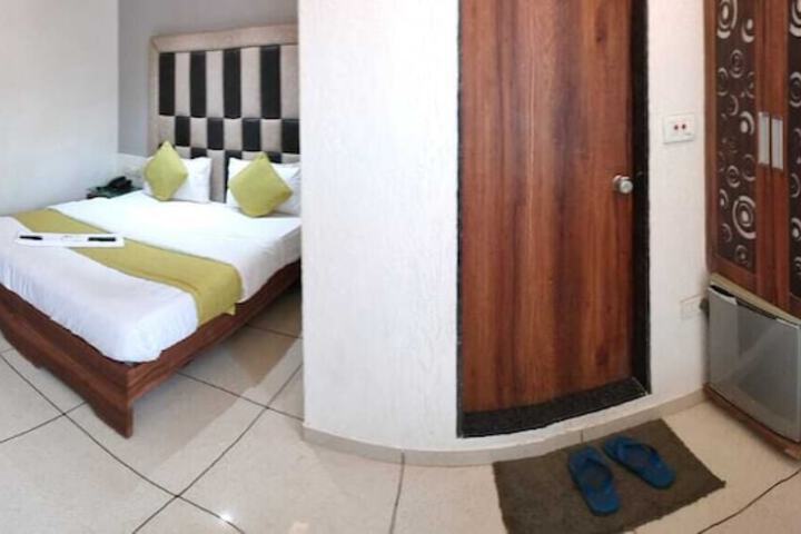 Room 9 of 24