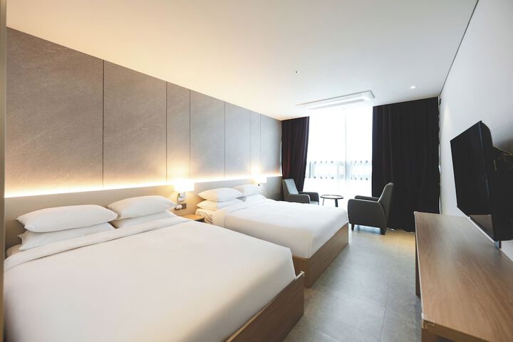 Room 47 of 151