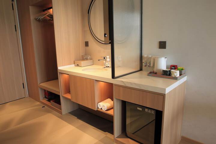 Room 34 of 47