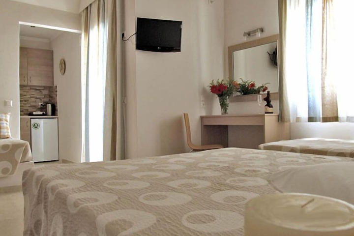 Room 8 of 99