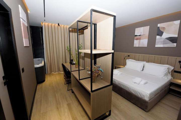 Room 33 of 50