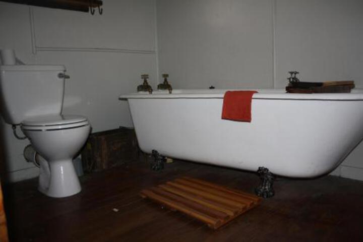 Room 8 of 34