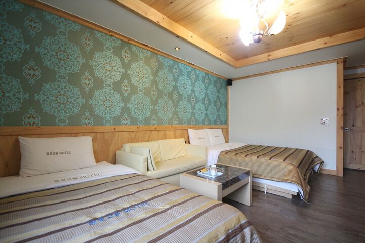 Room 14 of 19