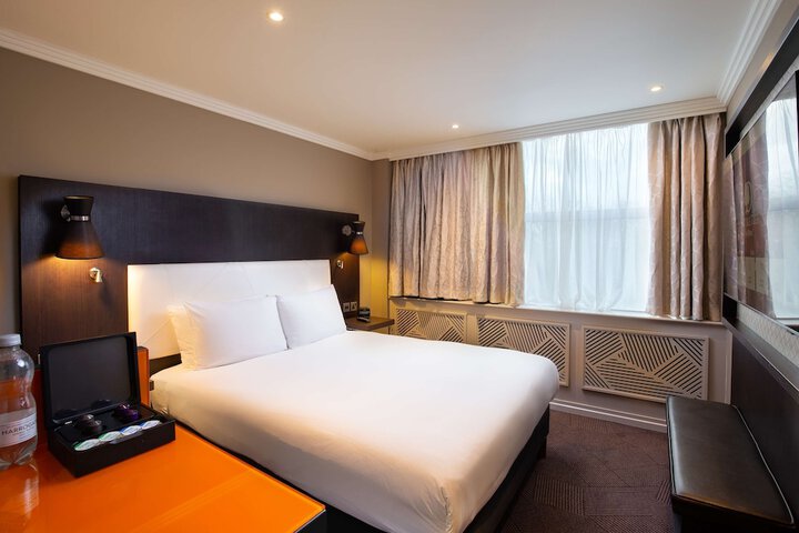 Room 28 of 126