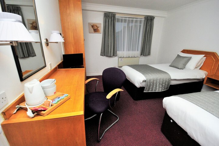 Room 7 of 33