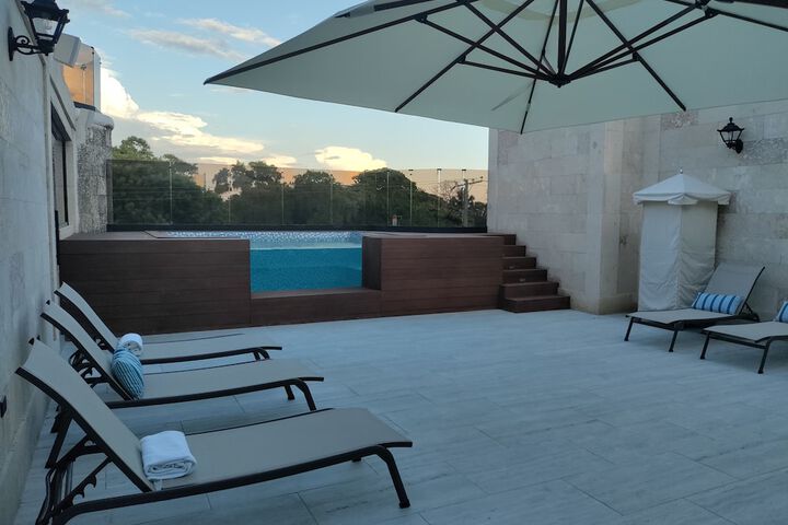 Pool 21 of 44