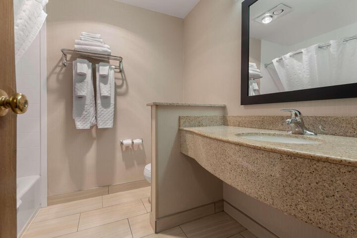 Double Accessible Queen Size Bed (7 of 11)