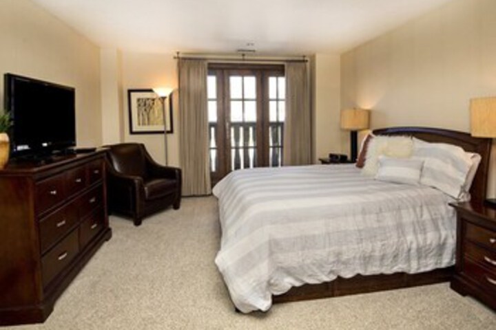 Room 13 of 87