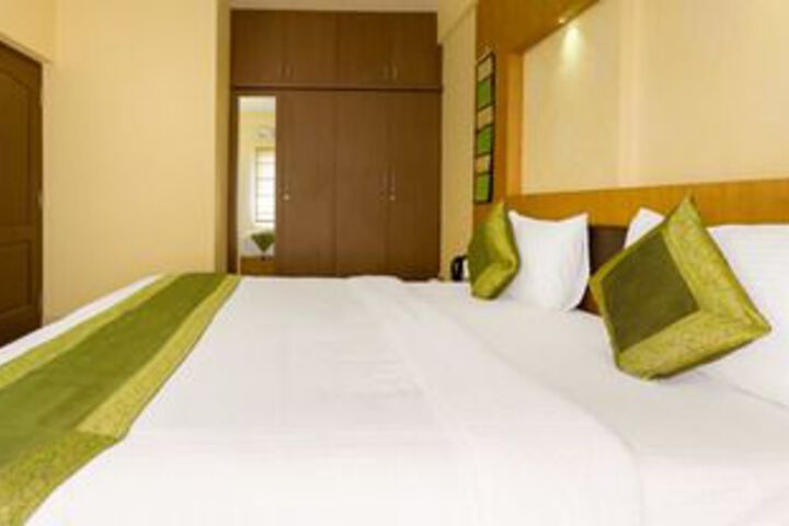 Room 9 of 42